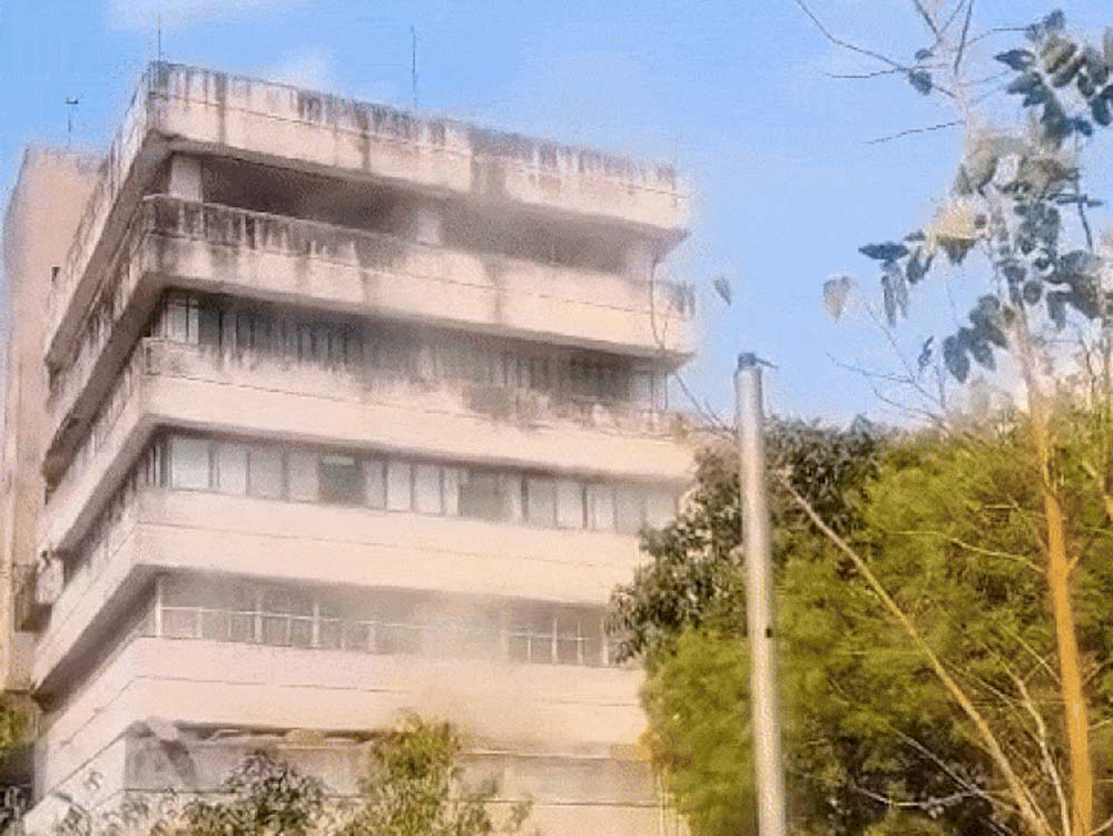 भोपाल के अरेरा हिल्स स्थित विंध्याचल भवन की दूसरी मंजिल पर लगी आग, हले भी हो चुके हैं कई हादसे भोपाल के अरेरा हिल्स स्थित विंध्याचल भवन की दूसरी मंजिल पर लगी आग, हले भी हो चुके हैं कई हादसे