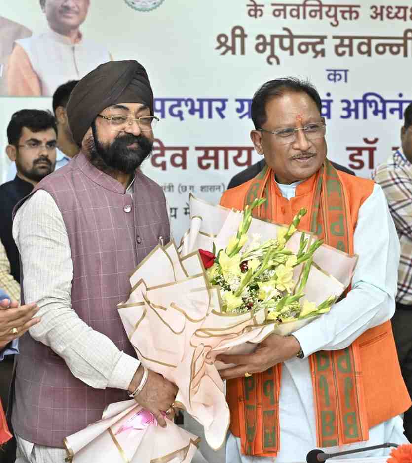 मुख्यमंत्री विष्णु देव साय क्रेडा के नवनियुक्त अध्यक्ष भूपेंद्र सवन्नी के पदभार ग्रहण समारोह में हुए शामिल