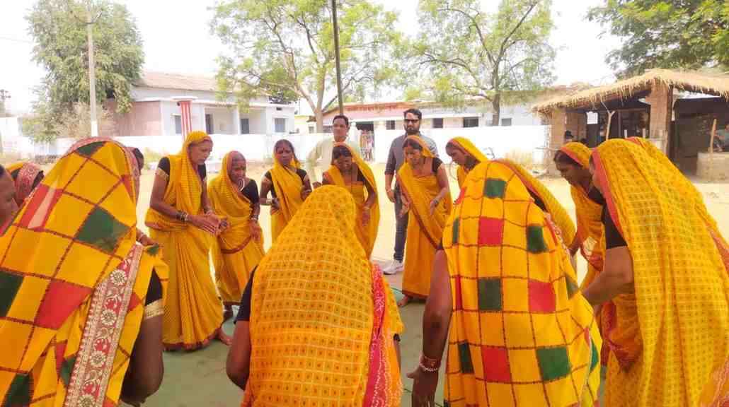 सुशासन तिहार- 2025-ग्रामीण अंचल में सुआ नृत्य बना जनजागरूकता का माध्यम सुशासन तिहार- 2025-ग्रामीण अंचल में सुआ नृत्य बना जनजागरूकता का माध्यम