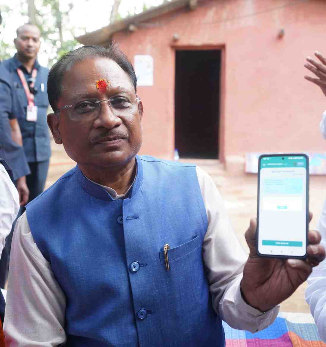 मुख्यमंत्री विष्णु देव साय ने जगदलपुर के गांव से किया मोर दुआर-साय सरकार महाअभियान का शुभारंभ मुख्यमंत्री विष्णु देव साय ने जगदलपुर के गांव से किया मोर दुआर-साय सरकार महाअभियान का शुभारंभ