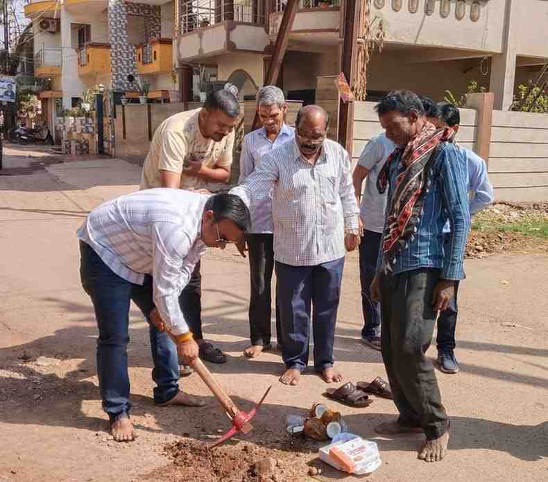 पार्षद नोहर वर्मा के प्रयास से हाउसिंग बोर्ड में बनी सड़कें,वर्षों की मांग हुई पूरी पार्षद नोहर वर्मा के प्रयास से हाउसिंग बोर्ड में बनी सड़कें,वर्षों की मांग हुई पूरी