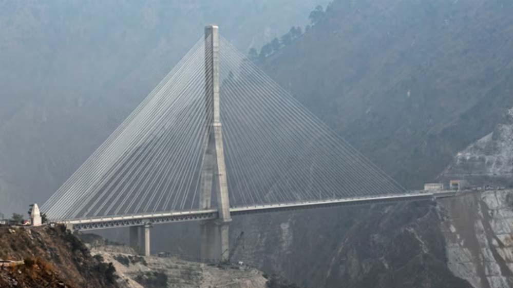 पहाड़ों के बीच प्रगति का सेतु ‘अंजी खड्ड’ पहाड़ों के बीच प्रगति का सेतु ‘अंजी खड्ड’