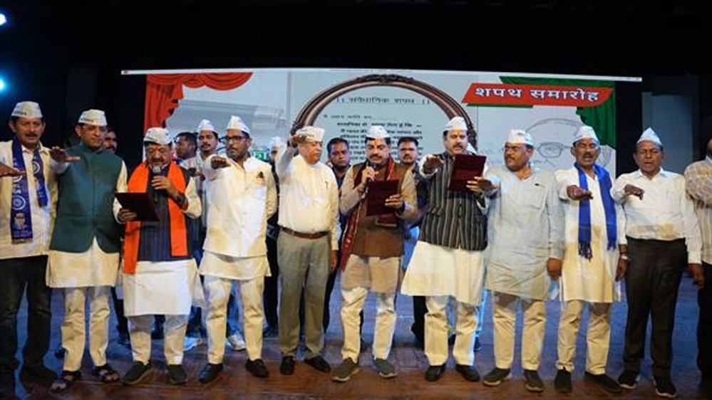 मुख्यमंत्री डॉ. यादव ने प्रोफेसर्स और छात्रों को भारतीय संविधान में आस्था रखने की शपथ दिलायी