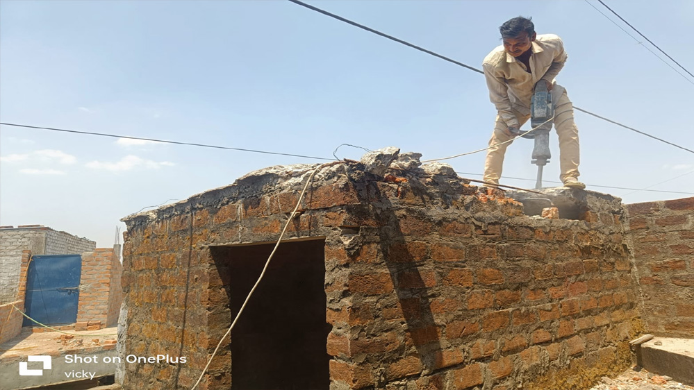 एमपी ट्रांसको ने मानव जीवन के लिए घातक अनाधिकृत निर्माण तोड़े एमपी ट्रांसको ने मानव जीवन के लिए घातक अनाधिकृत निर्माण तोड़े