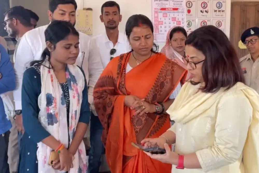 मंत्री श्रीमती राजवाड़े ने किया निरीक्षण: कर्तव्यों में घोर लापरवाही और विभागीय योजनाओं के संचालन में गंभीर अनियमितताओं पर जिला कार्यक्रम अधिकारी निलंबित मंत्री श्रीमती राजवाड़े ने किया निरीक्षण: कर्तव्यों में घोर लापरवाही और विभागीय योजनाओं के संचालन में गंभीर अनियमितताओं पर जिला कार्यक्रम अधिकारी निलंबित
