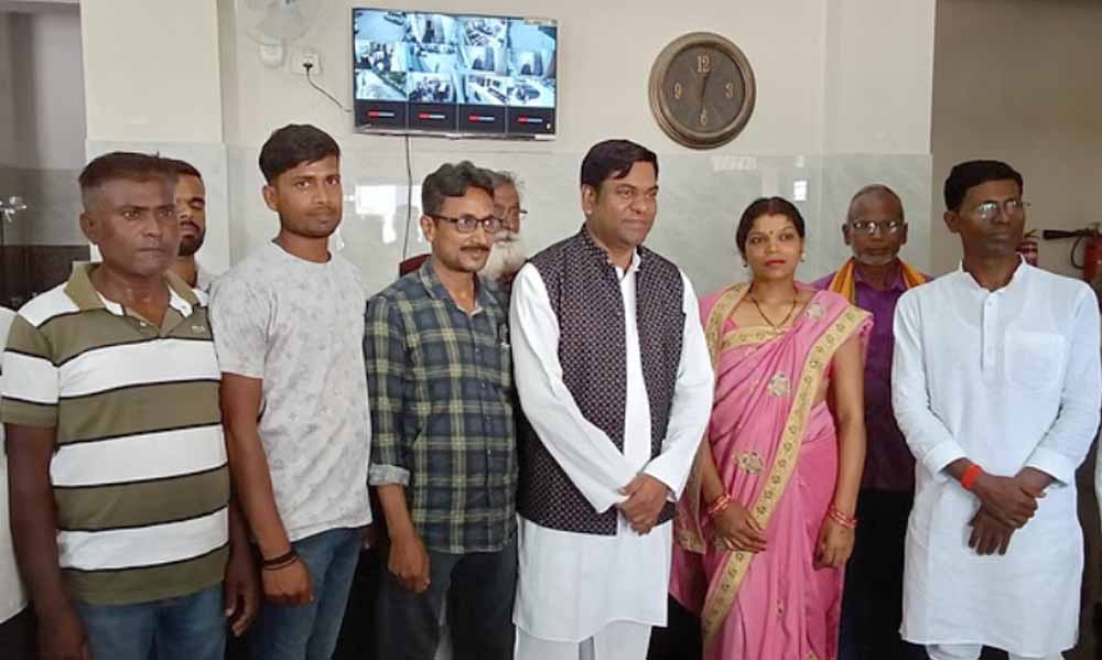 सीएम नीतीश के साथ चिराग पासवान और बीजेपी पर मुकेश सहनी ने कसा तंज सीएम नीतीश के साथ चिराग पासवान और बीजेपी पर मुकेश सहनी ने कसा तंज