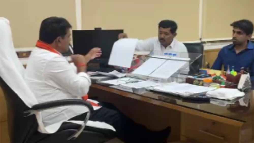 डिप्टी सीएम शर्मा से पाकिस्तानी हिंदुओं ने लगाई गुहार, डिप्टी सीएम बोले – केंद्र से करेंगे बात डिप्टी सीएम शर्मा से पाकिस्तानी हिंदुओं ने लगाई गुहार, डिप्टी सीएम बोले – केंद्र से करेंगे बात