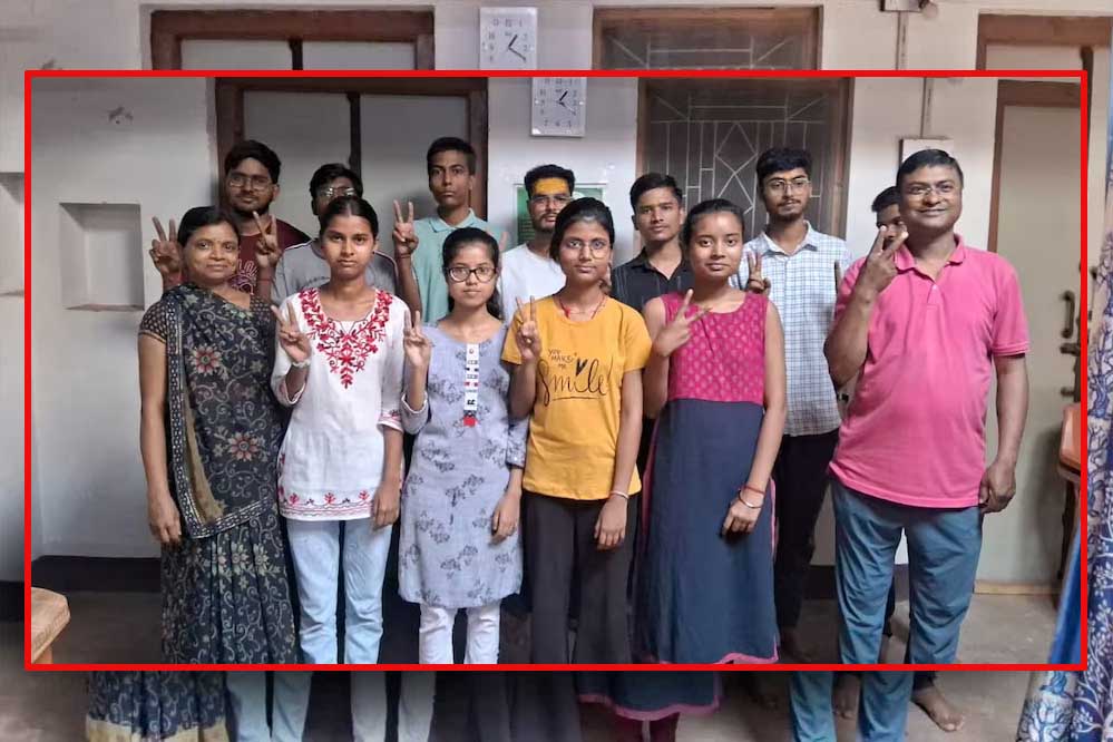 बिहार का ये गांव इंजीनियर्स का हब, एक साथ 40 स्टूडेंट्स क्रैक किया IIT-JEE एग्जाम! बिहार का ये गांव इंजीनियर्स का हब, एक साथ 40 स्टूडेंट्स क्रैक किया IIT-JEE एग्जाम!