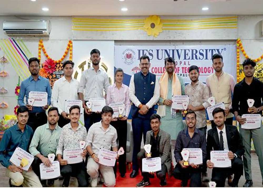 विद्यार्थी अपनी जिम्मेदारी पूर्ण समर्पण के साथ निभाएं और आगे बढ़ें: पशुपालन राज्य मंत्री पटेल