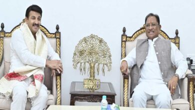 रायपुर : मुख्यमंत्री विष्णु देव साय से सांसद मनोज तिवारी ने की सौजन्य भेंट