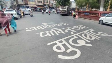 इंदौर में पहलगाम में हुए आतंकी हमले के बाद पाकिस्तान के प्रति लोगों का आक्रोश बढ़ा, सड़कों पर लिखा- आतंकवादी पाकिस्तान मुर्दाबाद…