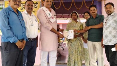 रायपुर : सुशासन तिहार में आवेदिका श्रध्दा सारथी को मिली राशनकार्ड