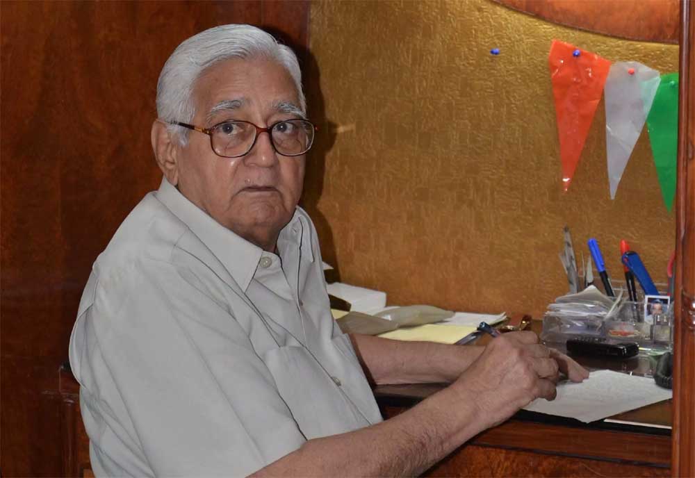 वरिष्ठ पत्रकार और सम्पादक गोविन्दलाल वोरा की स्मृति में लाइब्रेरी का शुभारंभ वरिष्ठ पत्रकार और सम्पादक गोविन्दलाल वोरा की स्मृति में लाइब्रेरी का शुभारंभ