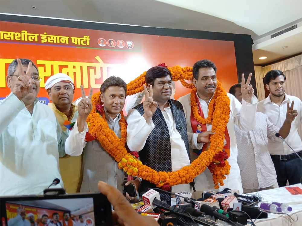 इस्तीफा देकर बिहार आए दिल्ली रेल IG, विकासशील इंसान पार्टी के बने सदस्य इस्तीफा देकर बिहार आए दिल्ली रेल IG, विकासशील इंसान पार्टी के बने सदस्य