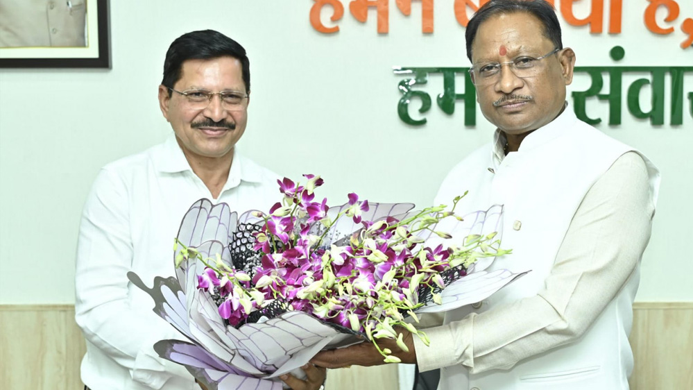 रायपुर : मुख्यमंत्री विष्णु देव साय से एसईसीएल के नवनियुक्त सीएमडी हरीश दुहन ने की सौजन्य भेंट रायपुर : मुख्यमंत्री विष्णु देव साय से एसईसीएल के नवनियुक्त सीएमडी हरीश दुहन ने की सौजन्य भेंट