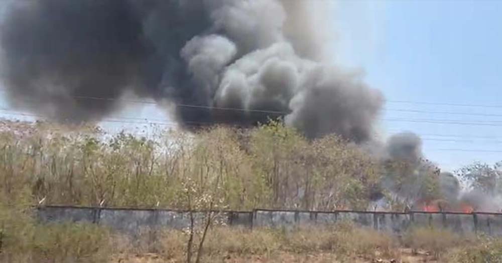 BHEL Fire: भेल परिसर में लगी भीषण आग, ऑयल टंकियों में ब्लास्ट से मचा हड़कंप BHEL Fire: भेल परिसर में लगी भीषण आग, ऑयल टंकियों में ब्लास्ट से मचा हड़कंप