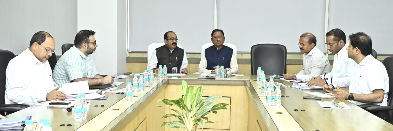 तेजी से कार्य करते हुए अच्छी गुणवत्ता के साथ समय-सीमा में सड़कों, पुल-पुलियों व भवनों के निर्माणकार्य करें पूर्ण : विष्णु देव साय