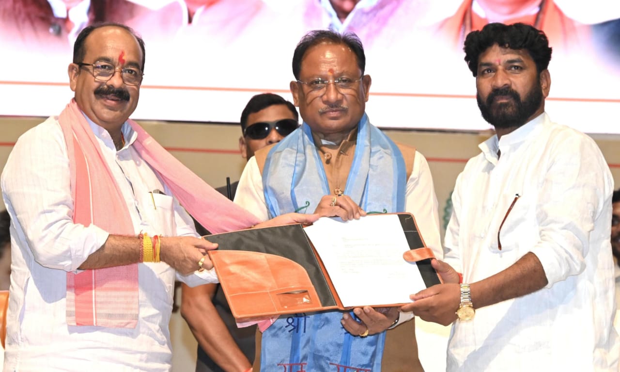 तिलहन फसलों को बढ़ावा देने में छत्तीसगढ़ तेलघानी विकास बोर्ड एवं साहू समाज की अहम भूमिका : मुख्यमंत्री विष्णु देव साय तिलहन फसलों को बढ़ावा देने में छत्तीसगढ़ तेलघानी विकास बोर्ड एवं साहू समाज की अहम भूमिका : मुख्यमंत्री विष्णु देव साय