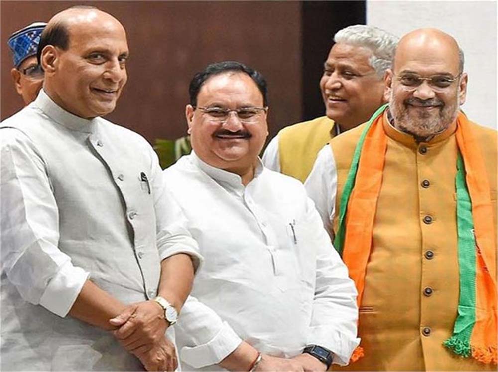 नई दिल्ली की सियासी फिज़ाओं में हलचल तेज, नया अध्यक्ष कौन?, कर्नाटक से किसी चेहरे को मिल सकती है कमान!