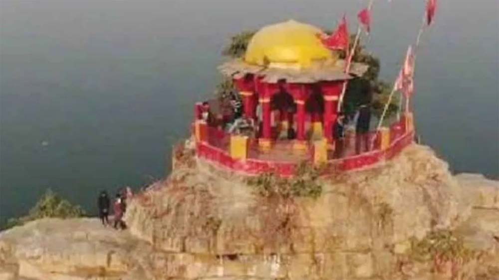 प्रयागराज के प्राचीन पर्यटन स्थल सुजावन देव मंदिर के पास यमुना नदी तट पर पक्के घाट का निर्माण कार्य शुरू प्रयागराज के प्राचीन पर्यटन स्थल सुजावन देव मंदिर के पास यमुना नदी तट पर पक्के घाट का निर्माण कार्य शुरू