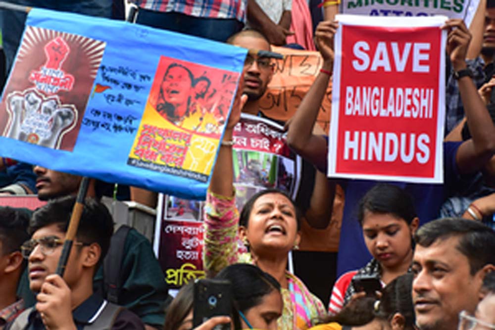 बांग्लादेश में हिंदू प्रिंसिपल को कथित तौर पर बंधक बनाया, झूठे आरोप लगाकार इस्तीफा देने पर किया मजबूर बांग्लादेश में हिंदू प्रिंसिपल को कथित तौर पर बंधक बनाया, झूठे आरोप लगाकार इस्तीफा देने पर किया मजबूर