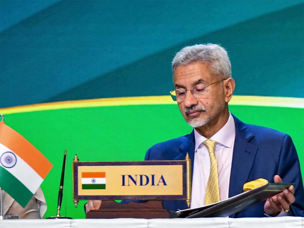 टैरिफ अटैक से निपटने पर एस जयशंकर ने कहा- हमने तय किया है कि ट्रंप प्रशासन के साथ बातचीत की जाएगी