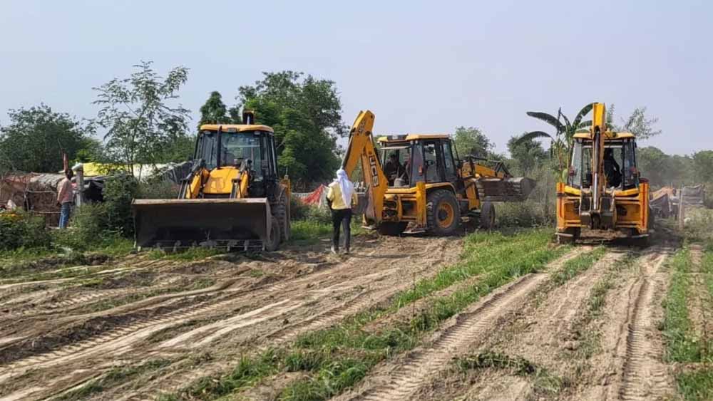मयूर विहार यमुना खादर में डीडीए ने अतिक्रमण हटाने की कार्रवाई की, 200 से ज्यादा झुग्गियां ध्वस्त मयूर विहार यमुना खादर में डीडीए ने अतिक्रमण हटाने की कार्रवाई की, 200 से ज्यादा झुग्गियां ध्वस्त