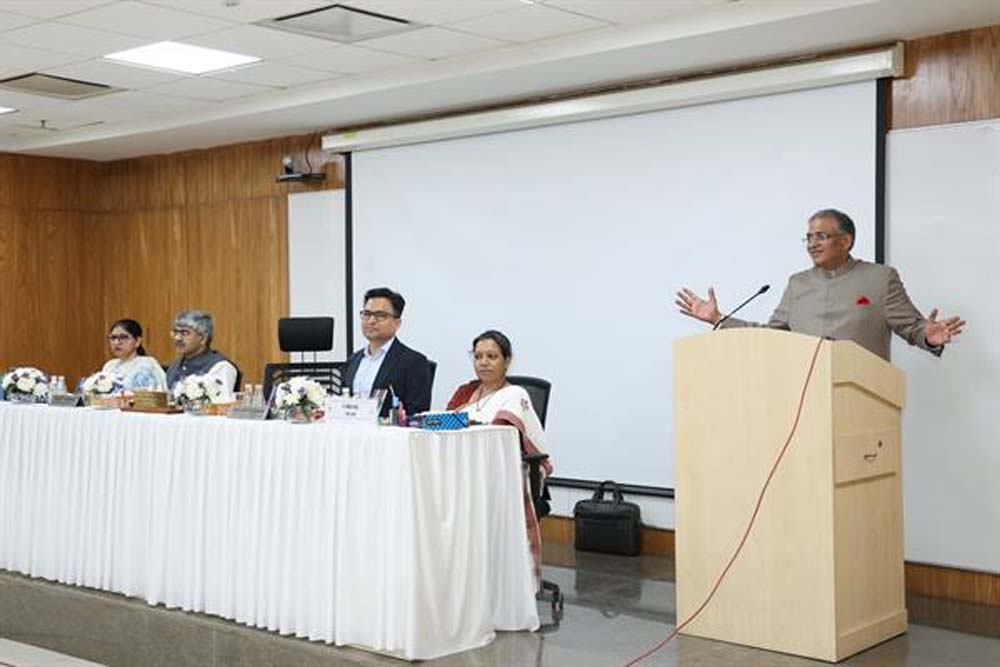 डिजिटल मीडिया के दौर में पारदर्शी और सही समय पर दी गई जानकारी बहुत जरूरी : ज्ञानेश कुमार डिजिटल मीडिया के दौर में पारदर्शी और सही समय पर दी गई जानकारी बहुत जरूरी : ज्ञानेश कुमार
