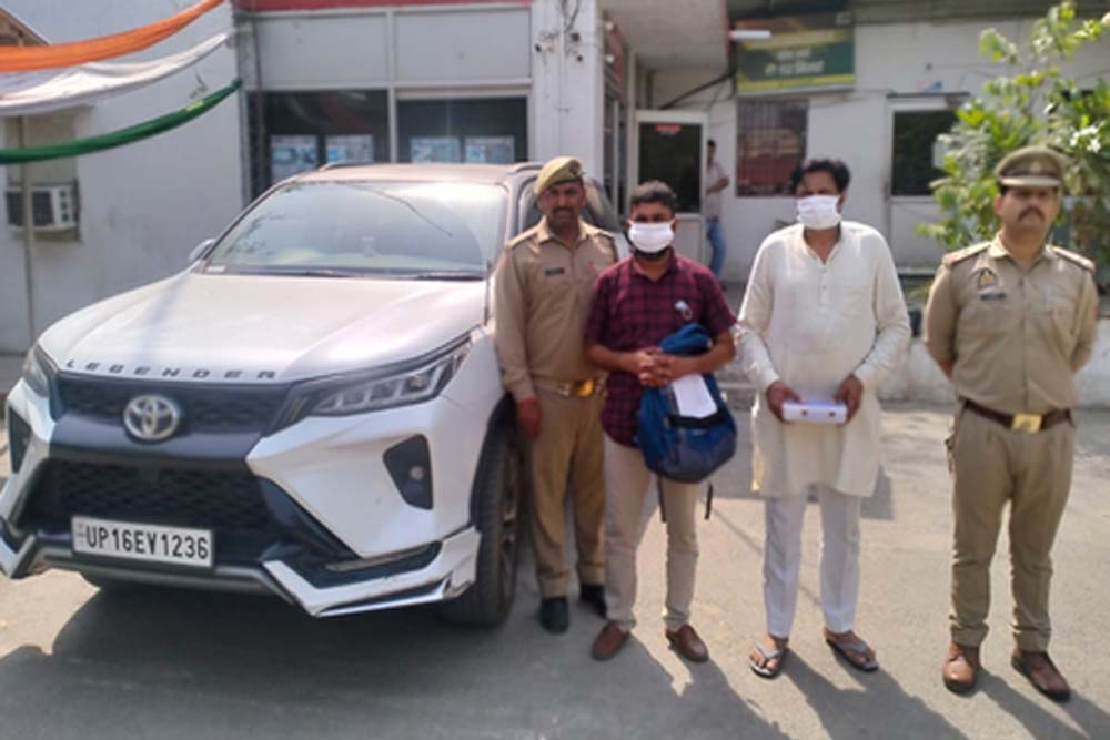 नोएडा की थाना सेक्टर-63 पुलिस ने वारदात का खुलासा करते हुए दो शातिर अभियुक्तों को किया गिरफ्तार नोएडा की थाना सेक्टर-63 पुलिस ने वारदात का खुलासा करते हुए दो शातिर अभियुक्तों को किया गिरफ्तार