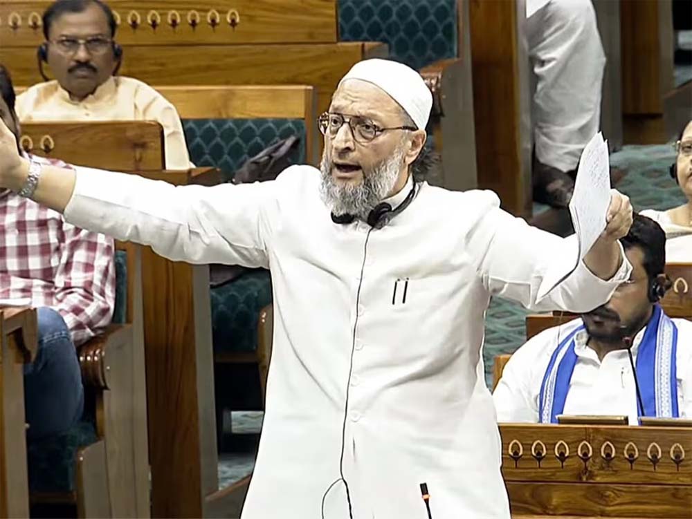 वक्फ बिल के खिलाफ असदुद्दीन ओवैसी ने संसद में फाड़ी थी विधेयक की कॉपी, अब किया सुप्रीम कोर्ट का रुख वक्फ बिल के खिलाफ असदुद्दीन ओवैसी ने संसद में फाड़ी थी विधेयक की कॉपी, अब किया सुप्रीम कोर्ट का रुख