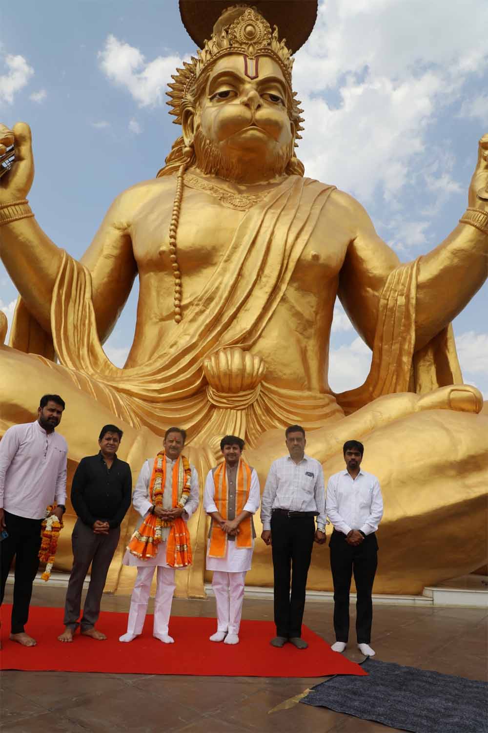 पितृ पर्वत पहुँचे उप मुख्यमंत्री शुक्ल, हनुमानजी के दर्शन कर पूजा-अर्चना की