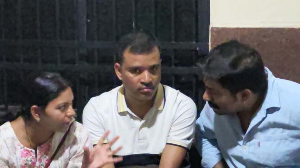 करोड़ों के तेंदूपत्ता बोनस घोटाला मामले में एसीबी-ईओडब्ल्यू की टीम ने निलंबित IFS अधिकारी अशोक पटेल गिरफ्तार करोड़ों के तेंदूपत्ता बोनस घोटाला मामले में एसीबी-ईओडब्ल्यू की टीम ने निलंबित IFS अधिकारी अशोक पटेल गिरफ्तार