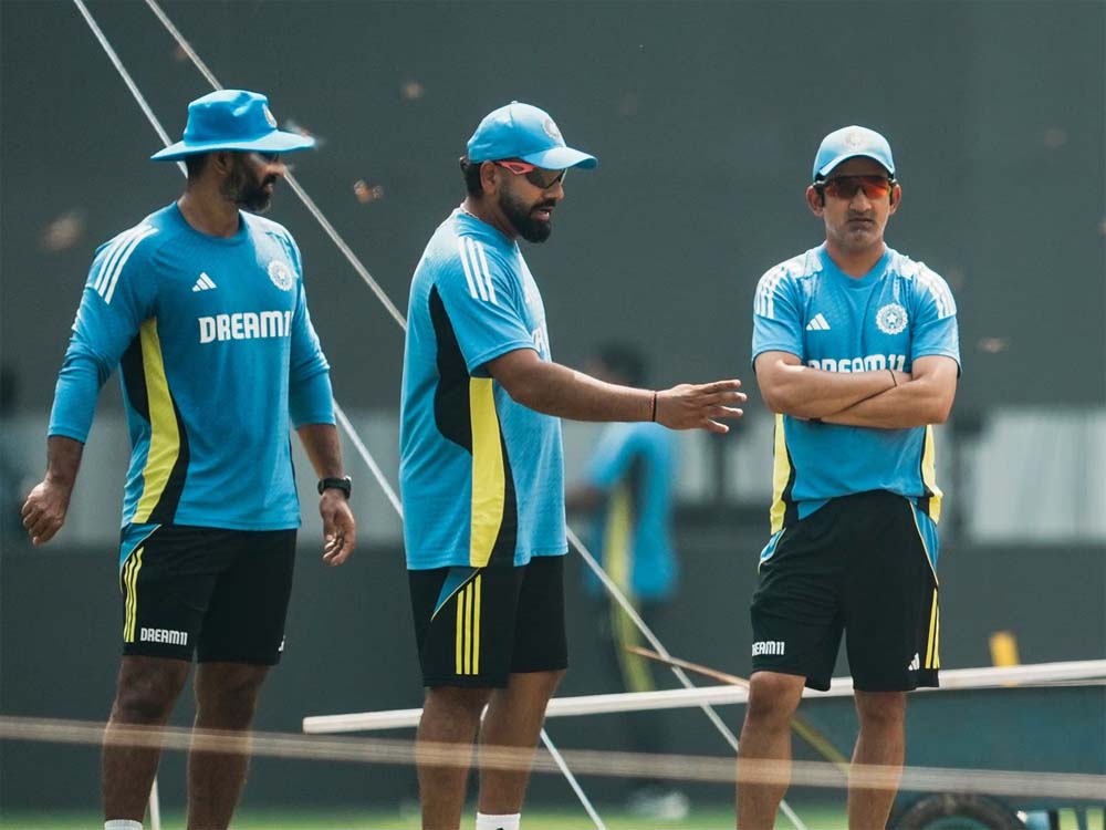 रोहित शर्मा को पता ही नहीं चला कि बीसीसीआई ने असिस्टेंट कोच अभिषेक नायर को ही उनके पद से हटा दिया रोहित शर्मा को पता ही नहीं चला कि बीसीसीआई ने असिस्टेंट कोच अभिषेक नायर को ही उनके पद से हटा दिया