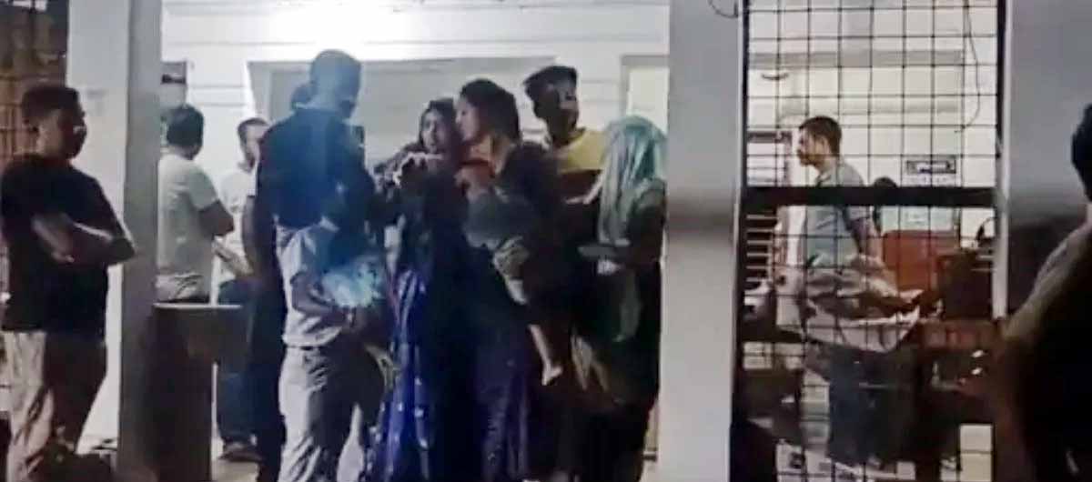 मैहर की बोस कॉलोनी में तेज रफ्तार कार की टक्कर से 3 वर्षीय शिवांश की मौत, मां ने शव लेकर थाने में न्याय मांगा