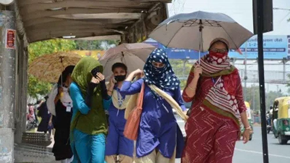 मध्यप्रदेश में गर्म हवाओं की वजह से तापमान 44 डिग्री सेल्सियस के पार पहुंच गया, 9-10 अप्रैल को भोपाल-इंदौर में हीट वेव मध्यप्रदेश में गर्म हवाओं की वजह से तापमान 44 डिग्री सेल्सियस के पार पहुंच गया, 9-10 अप्रैल को भोपाल-इंदौर में हीट वेव