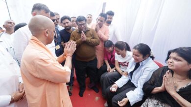 मुख्यमंत्री योगी ने भी कानपुर के लाल को अंतिम विदाई दी, कहा-पूरी शक्ति से आतंक के विषैले फनों को कुचला जाएगा
