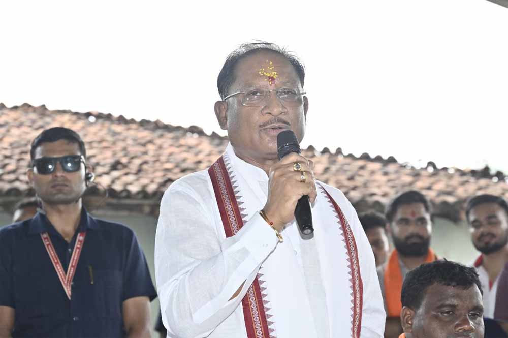 सुशासन तिहार के दौरे पर मुख्यमंत्री अचानक पहुंचे मांदरी गांव के आँगनबाड़ी केंद्र