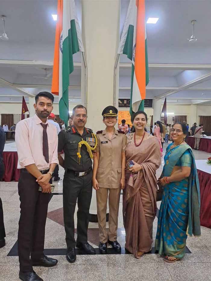 मुरैना जिले की बेटी हिमानी तोमर ने लेफ्टिनेंट बनकर प्रदेश को किया गौरवान्वित मुरैना जिले की बेटी हिमानी तोमर ने लेफ्टिनेंट बनकर प्रदेश को किया गौरवान्वित