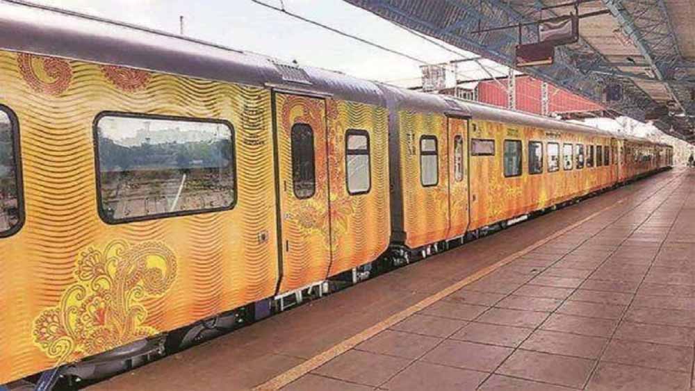 सुपरफास्ट ट्रेन तेजस राजधानी एक्सप्रेस को पलटाने की साजिश नाकाम