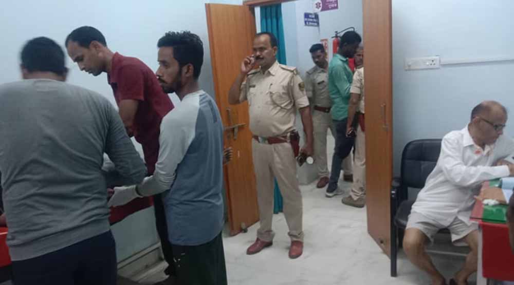 गोपालगंज में हत्या से तनाव बढ़ा, भारी तादाद में पुलिस की तैनाती गोपालगंज में हत्या से तनाव बढ़ा, भारी तादाद में पुलिस की तैनाती