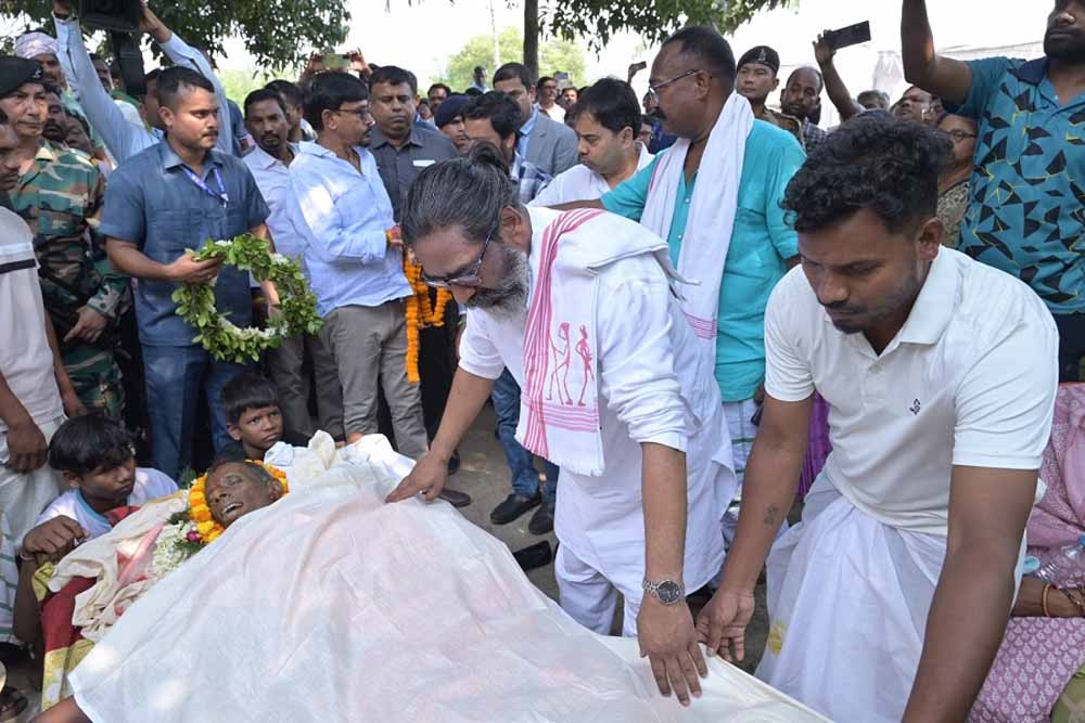 हेमंत सोरेन के फुफेरे भाई कपूर कुमार टुडू का निधन, सीएम दी श्रद्धांजलि हेमंत सोरेन के फुफेरे भाई कपूर कुमार टुडू का निधन, सीएम दी श्रद्धांजलि
