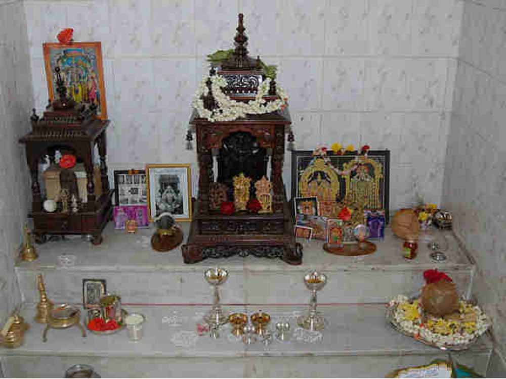 घर में पूजा स्थल बनाते समय किन-किन बातों का ध्यान रखें घर में पूजा स्थल बनाते समय किन-किन बातों का ध्यान रखें