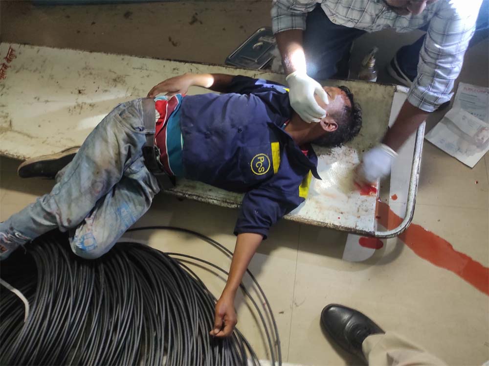 भोपाल रेलवे स्टेशन पर हुई आपात स्थिति में रेलकर्मियों की त्वरित कार्रवाई से बची एक जान भोपाल रेलवे स्टेशन पर हुई आपात स्थिति में रेलकर्मियों की त्वरित कार्रवाई से बची एक जान