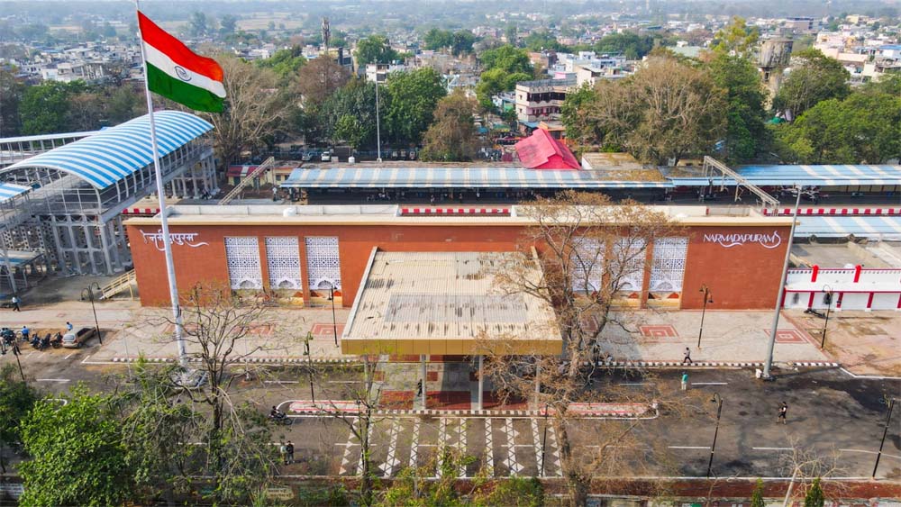 भोपाल मंडल के नर्मदापुरम एवं शाजापुर पुनर्विकसित अमृत भारत स्टेशनों की नई पहचान भोपाल मंडल के नर्मदापुरम एवं शाजापुर पुनर्विकसित अमृत भारत स्टेशनों की नई पहचान