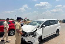 DIG CRPF की इनोवा कार ने मारुति सेलेरियो को मारी टक्कर, 4 गंभीर रूप से घायल