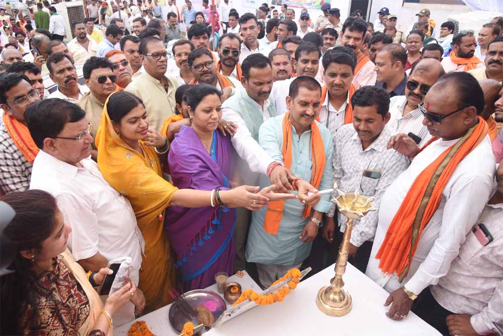 जन-जन को मिल रहा योजनाओं का लाभ यही है, सुशासन तिहार: तोखन साहू जन-जन को मिल रहा योजनाओं का लाभ यही है, सुशासन तिहार: तोखन साहू