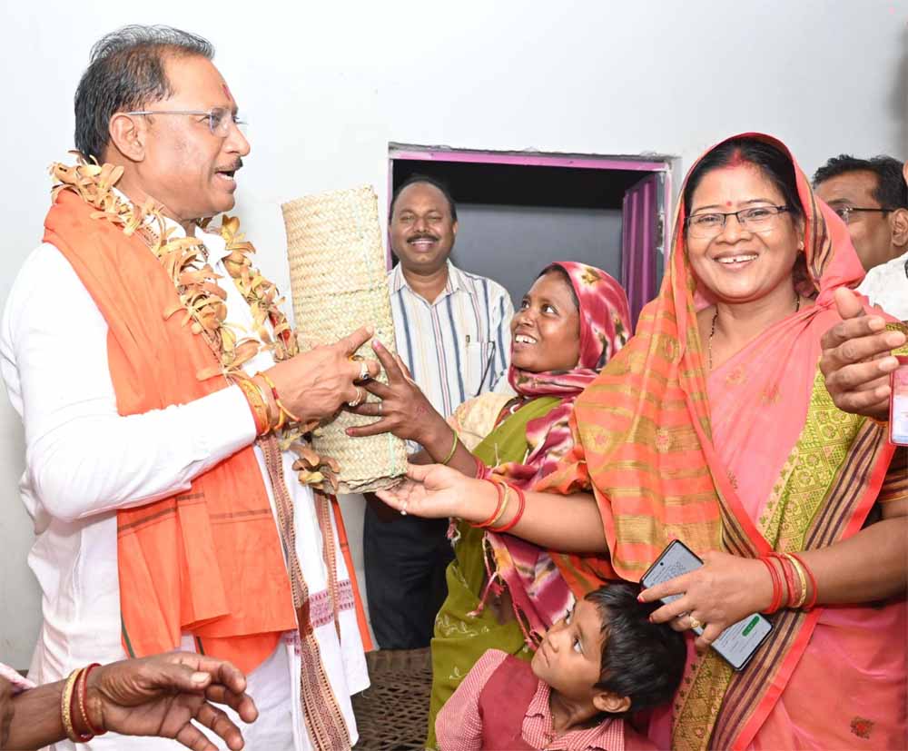 पहाड़ी कोरवा के पीएम जनमन आवास में पहुंचे मुख्यमंत्री पहाड़ी कोरवा के पीएम जनमन आवास में पहुंचे मुख्यमंत्री