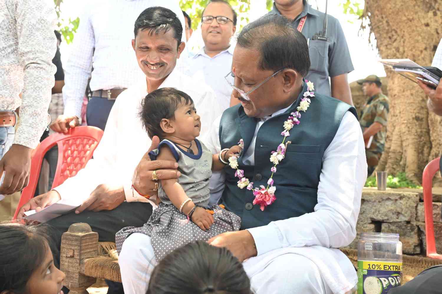 मुख्यमंत्री खुद उतरे ग्राउंड जीरो पर: अचानक पहुंचे बेमेतरा के सहसपुर, लिया ग्रामीणों से सीधा फीडबैक मुख्यमंत्री खुद उतरे ग्राउंड जीरो पर: अचानक पहुंचे बेमेतरा के सहसपुर, लिया ग्रामीणों से सीधा फीडबैक