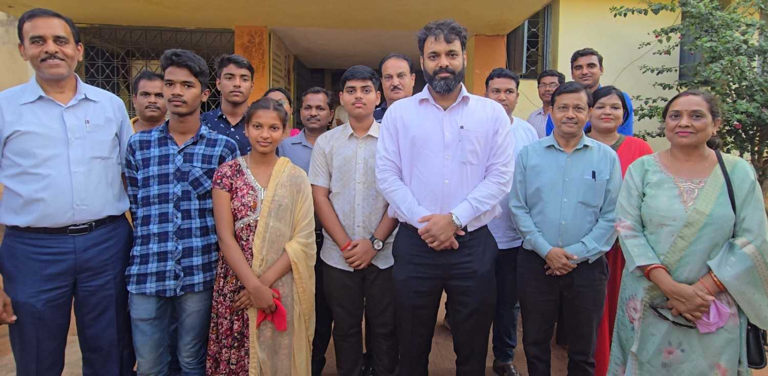 संकल्प जशपुर के नमन खुटियाँ 10वीं बोर्ड परीक्षा में स्टेट टॉपर,संकल्प से 12 विद्यार्थी दसवीं बोर्ड परीक्षा प्रदेश टॉप-10 प्रावीण्य सूची में