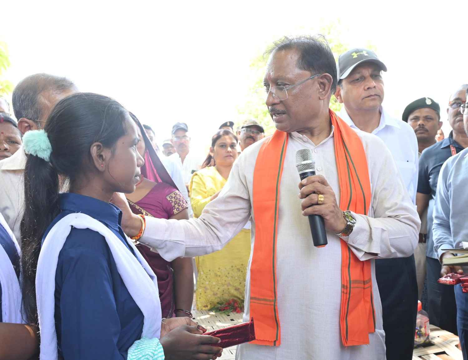 बैगा समुदाय की बिटिया ने किया टॉप, मुख्यमंत्री से की मुलाकात,अच्छे अंक लाने पर मुख्यमंत्री ने किया सम्मानित बैगा समुदाय की बिटिया ने किया टॉप, मुख्यमंत्री से की मुलाकात,अच्छे अंक लाने पर मुख्यमंत्री ने किया सम्मानित